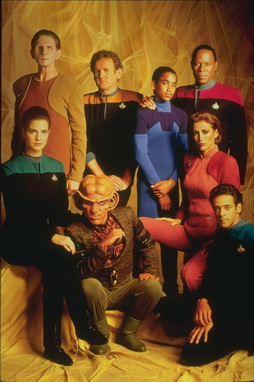 Star Trek Gallery - Star-Trek-gallery-crews-0001.jpg